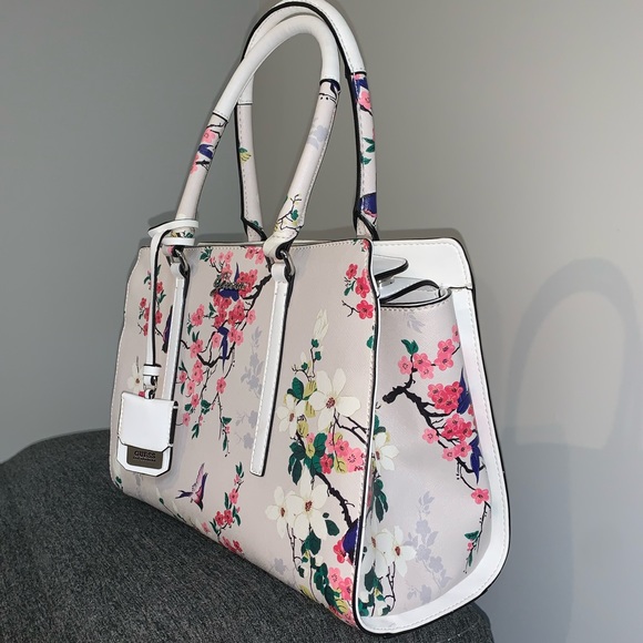 Spring Guess Purse - Picture 2 of 8